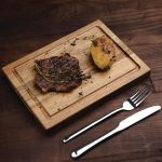 Petit planche à steak en bois d'acacia 260 x 188 x 25 mm -  Olympia – Image 5
