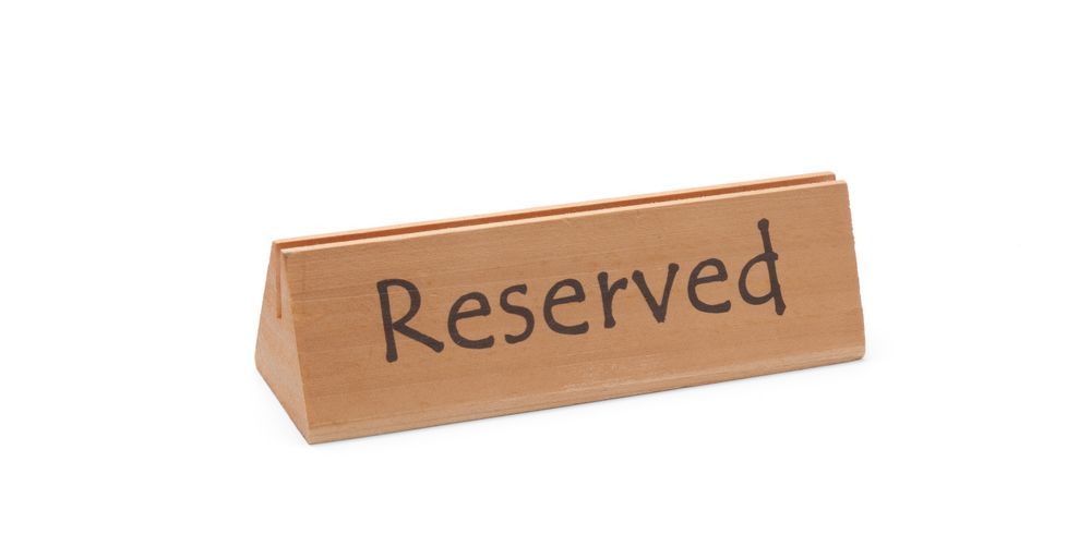2437bbdd1ee443e095597d0b491f8d1ddb3f22b9eaf41af885dee00666fd2080_96a5_5 Chevalet de table réservé "reserved" 152x44x(H)44 mm - Hendi – Image 1