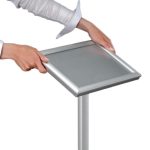 Présentoir menus en aluminium - Format A4 – Image 2