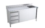 Table de chef Inox avec portes coulissantes, tiroirs et bac à droite - Gamme 600 - Distform – Image 2