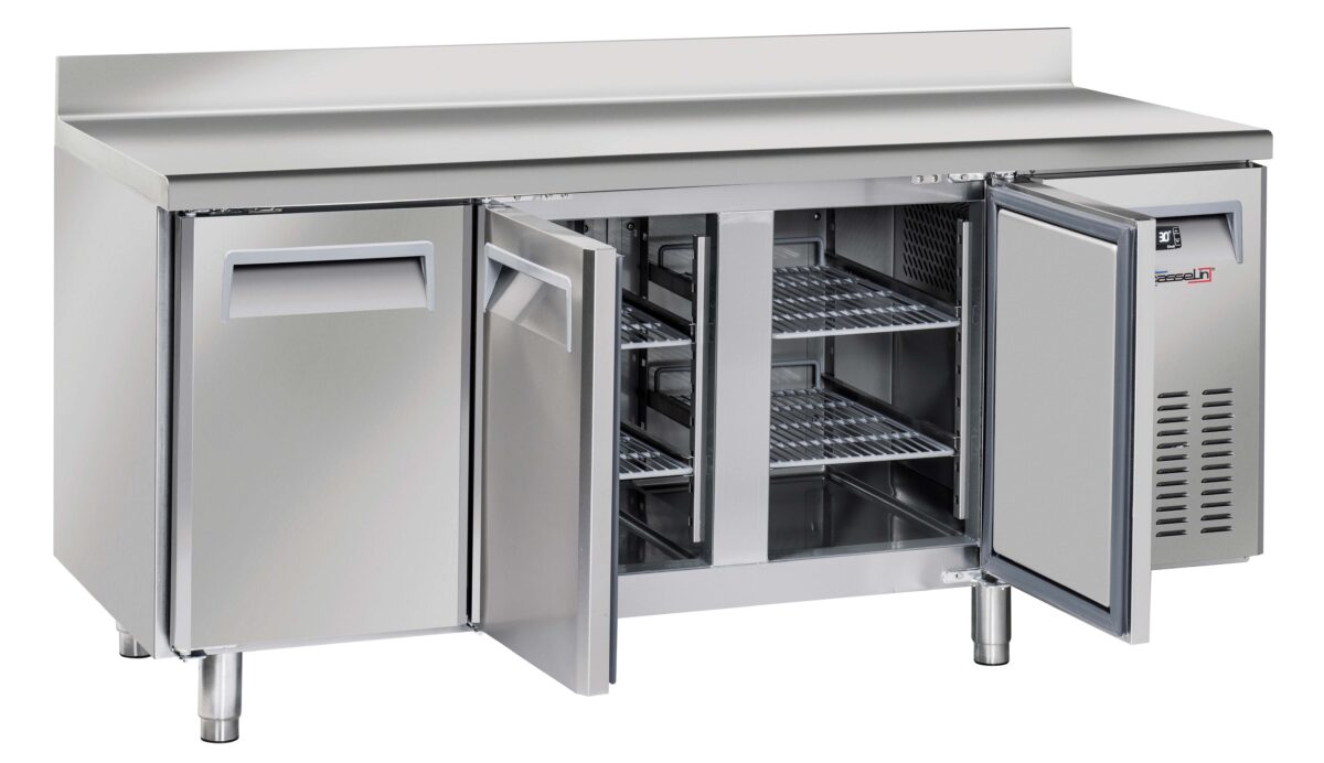 Table réfrigérée avec dosseret 3 portes – Casselin