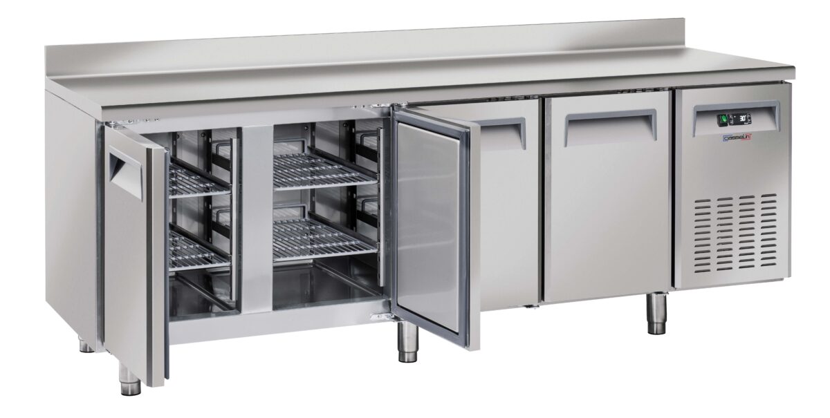 Table réfrigérée avec dosseret 4 portes – Casselin